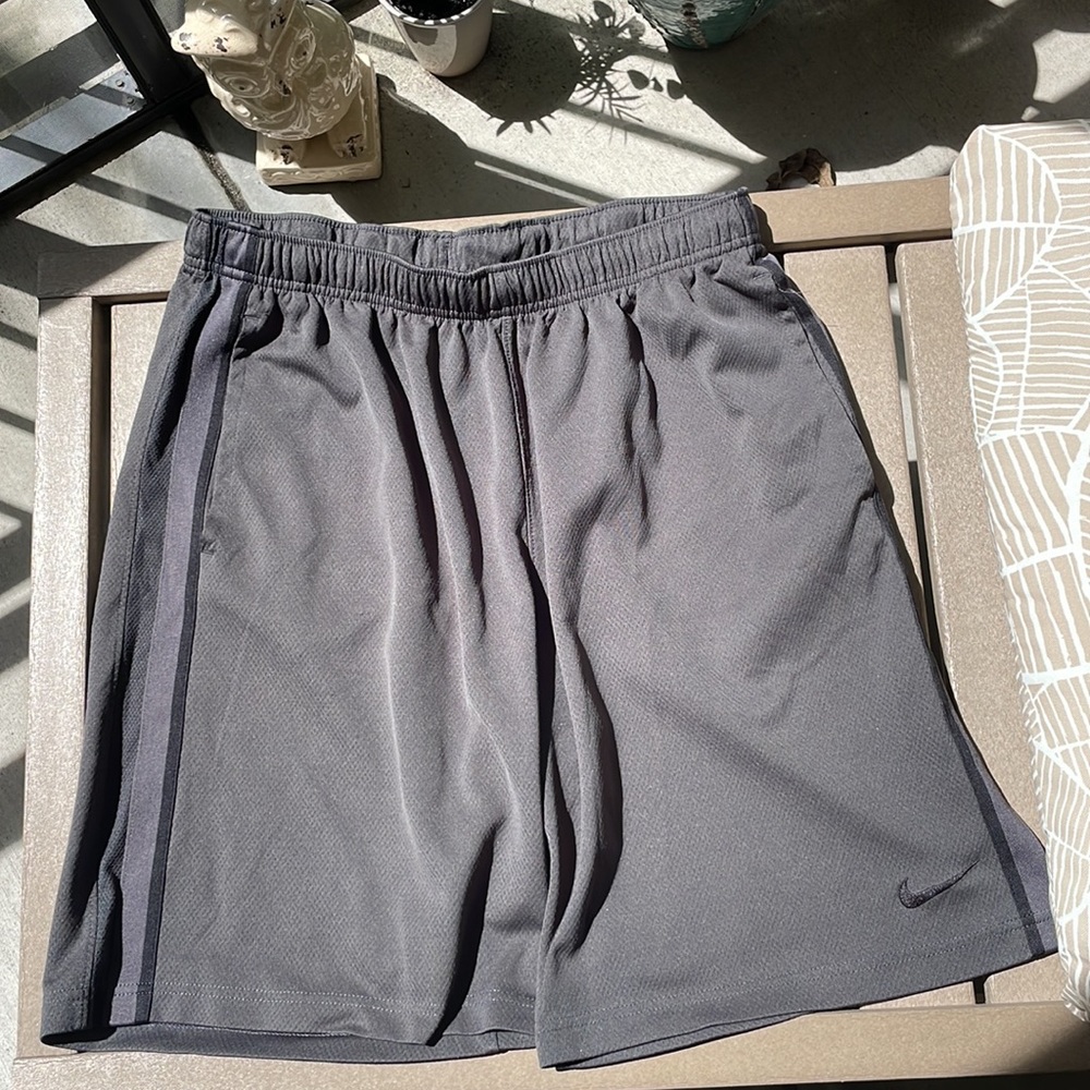 NIKE bundle of 3: 2 pairs of Men’s shorts and 1 bathing suit - SZ L - Picture 7 of 9